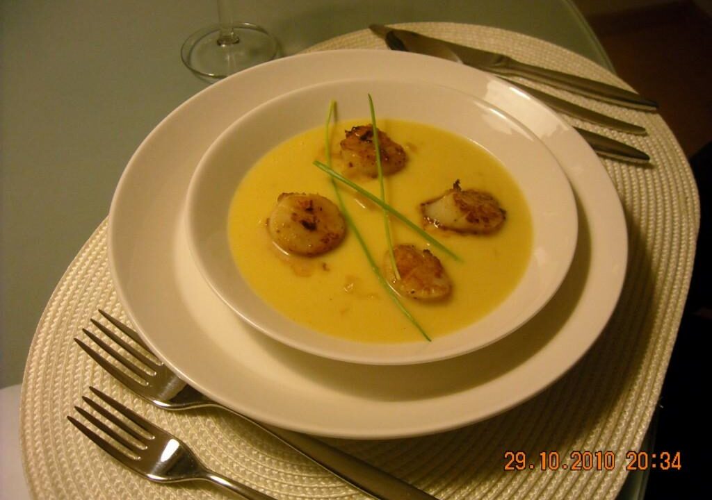 Gebakken coquilles met gembersaus