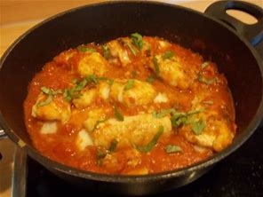 Involtini van kipfilet met mozzarella in tomatensaus