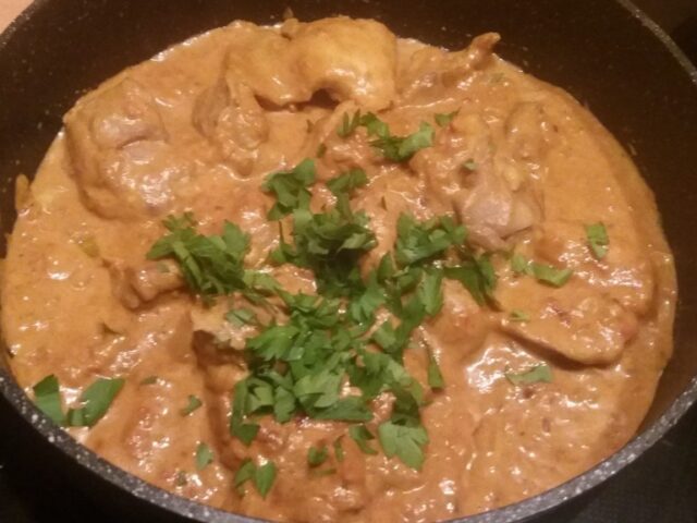 Pittige Indiase curry met kipdijfilet