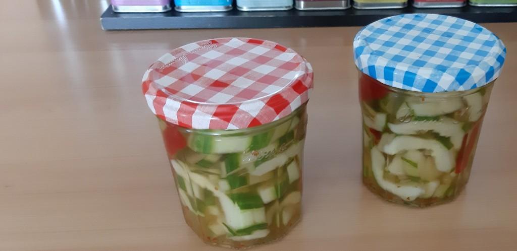Pittige ingemaakte komkommerpartjes