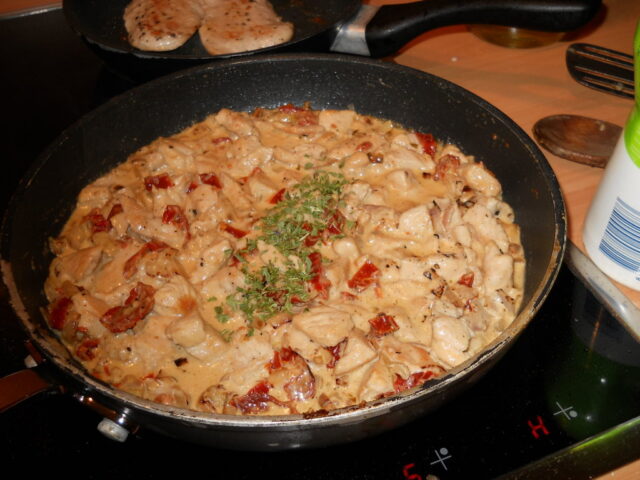 Provencaalse kalkoenreepjes met gedroogde tomaten