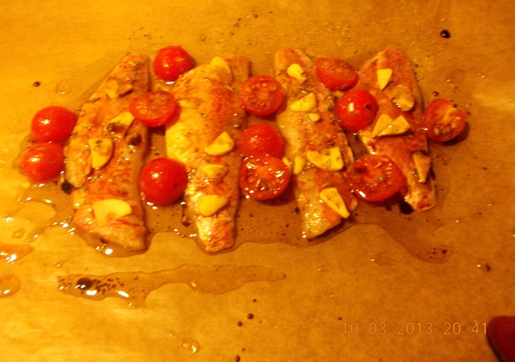 Rode mulfilet met tomaten, knoflook en balsamico uit de oven