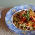 Spaghetti met warmgerookte zalm en rucolapesto