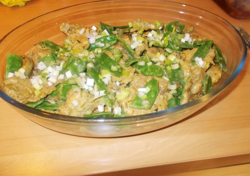 Thaise curry van varkenshaas met peultjes.