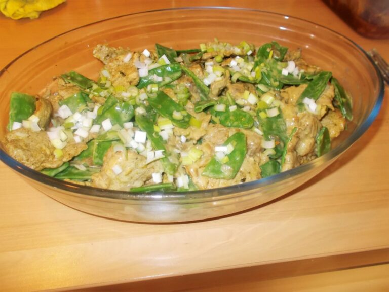Thaise curry van varkenshaas met peultjes.