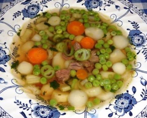 Runderbouillon met lentegroenten
