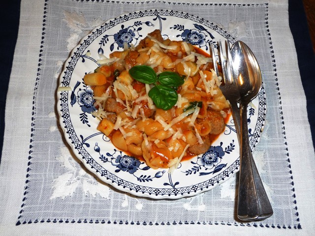 Pasta met asperges en tomatensaus
