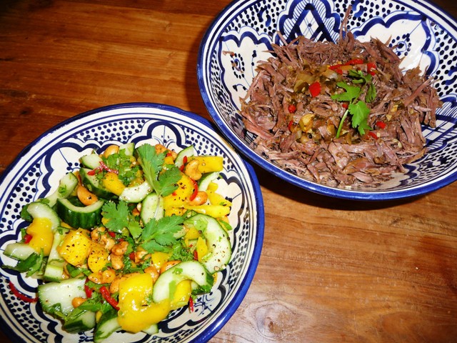 Mexicaanse komkommersalade met mango en rode peper