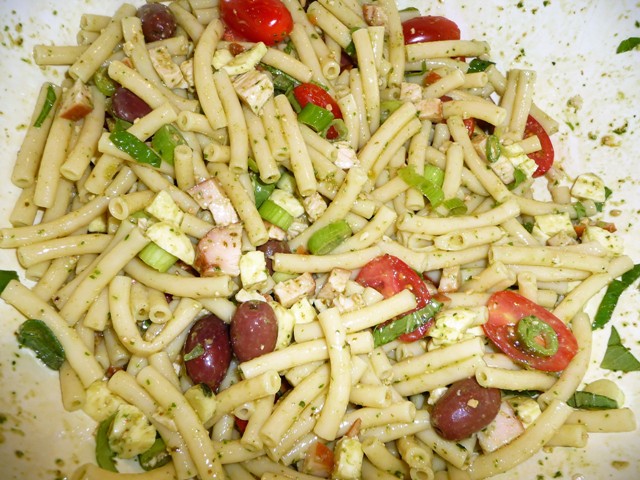 Italiaanse pastasalade met kip en rucola