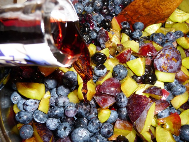Blauwe bessen pruimenjam met likeur (of sap)