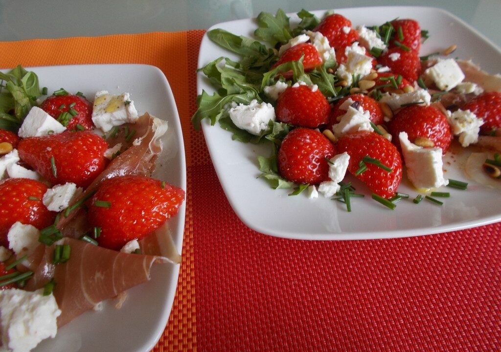 Aardbei-rucolasalade met Parmaham en feta