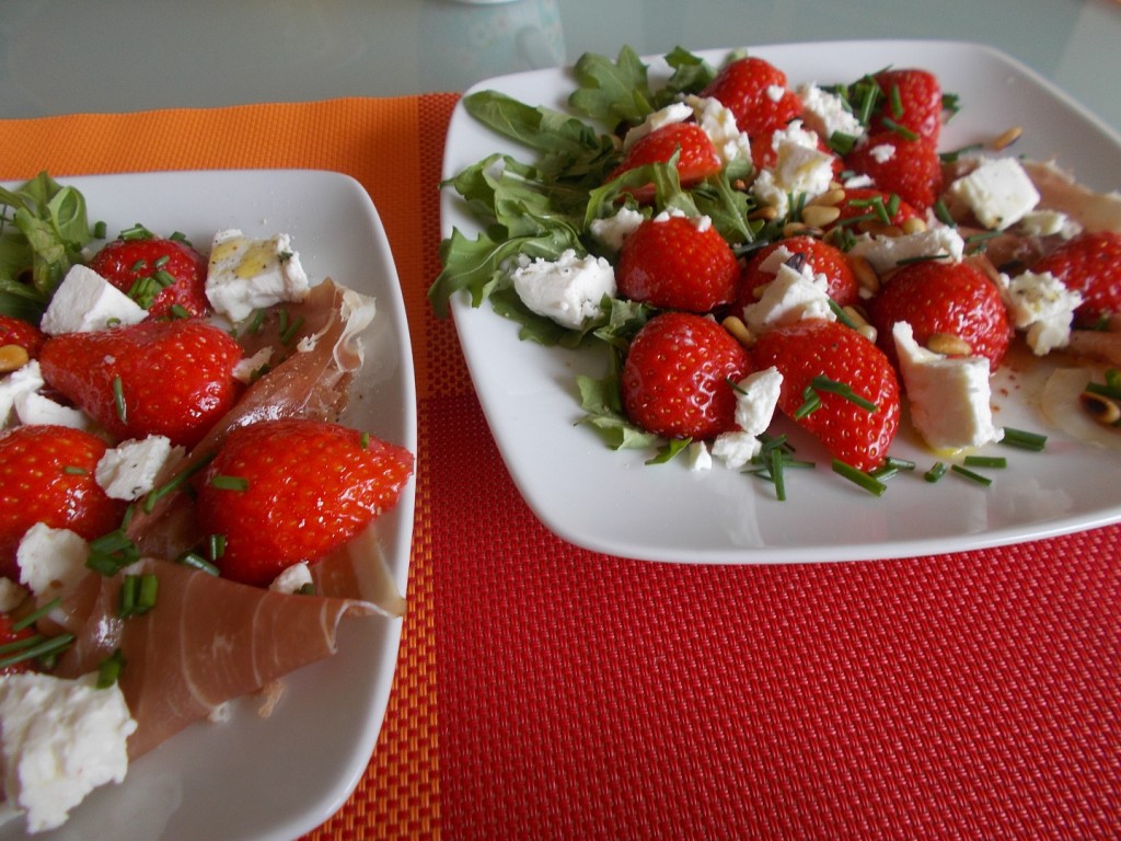 Aardbei-rucolasalade met Parmaham en feta