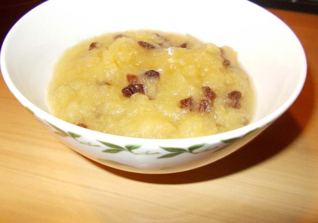 Appelcompote met kaneel en rumrozijnen