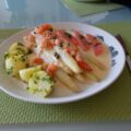 Asperges met gerookte zalm en rivierkreeftjes
