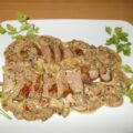 Biefstuk met champignon-roze peper-cognacsaus