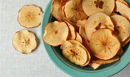 Compote van gedroogde appeltjes met honing en kaneel