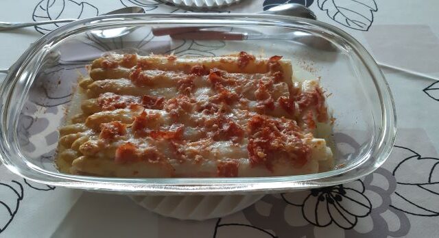 Gegratineerde asperges met beenham en Parmezaanse kaas
