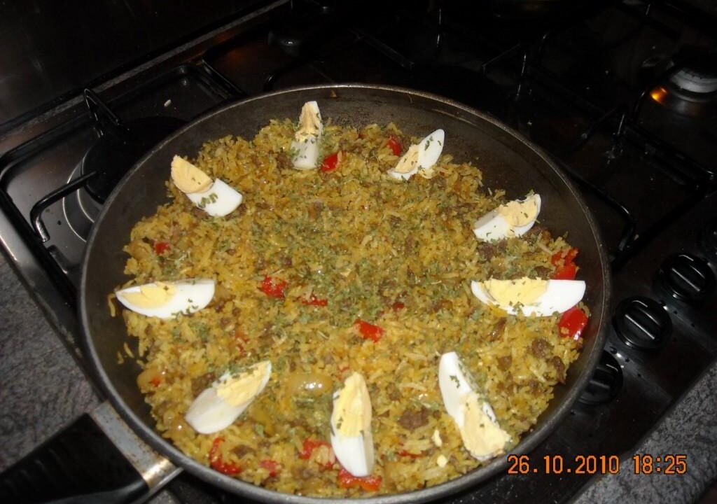Kerrierijst met gehakt, paprika en eieren