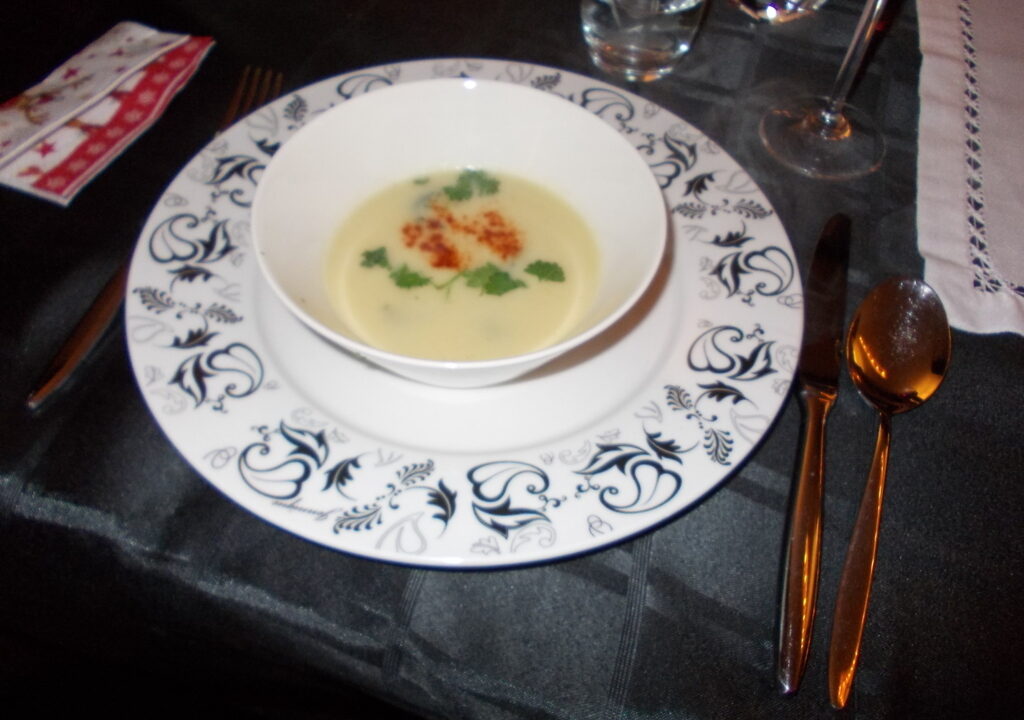 Koolrabisoep met broccoliroosjes