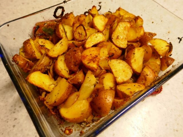 Kruidige Bildtstar aardappelwedges uit de oven.
