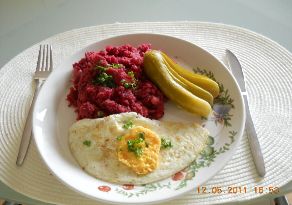 Labskaus uit Hamburg (= stamppot rode bietjes )