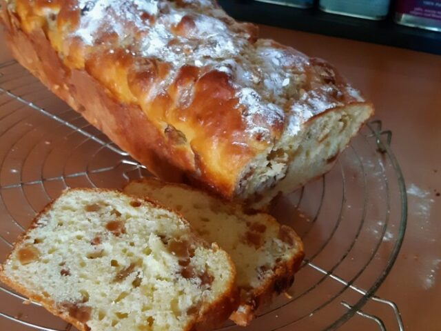Luchtig kwarkbrood met rozijnen