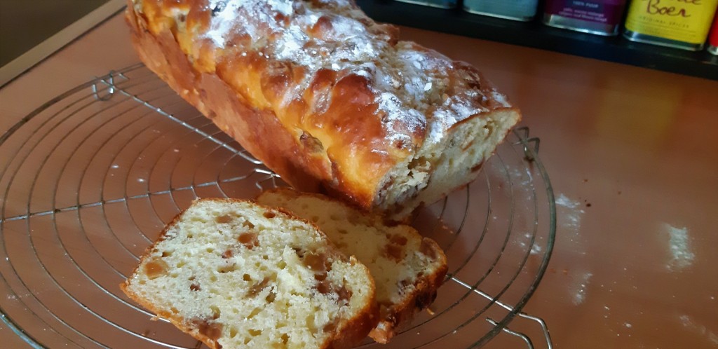 Luchtig kwarkbrood met rozijnen