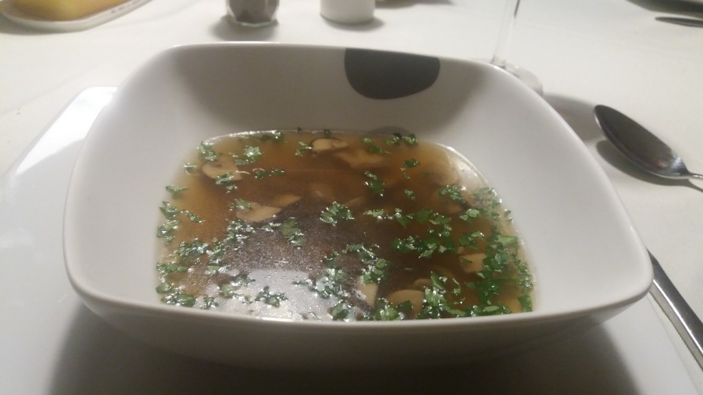 Rozemarijnbouillon met paddenstoelen