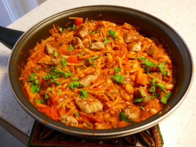 Simpel Italiaans Stoofpotje met linguine, groente en kip