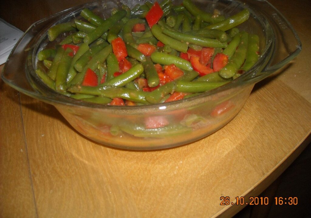 Sperziebonen met paprika in pindasaus
