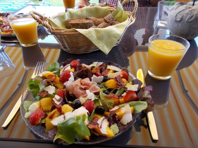 Zomerse lunchsalade; ook lekker voorgerecht.