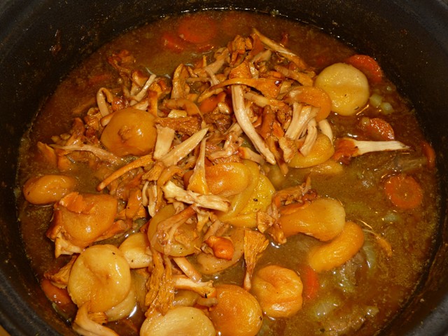 Runderstoof met cantharellen en abrikozen