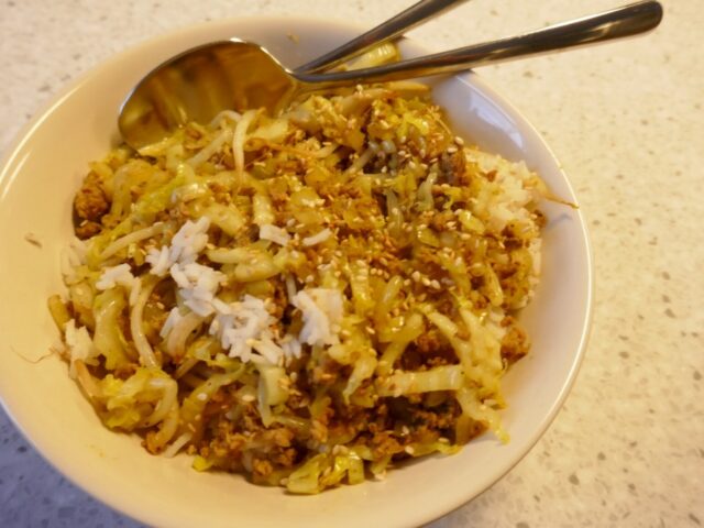 Gewokte Chinese kool met gehakt en taugé