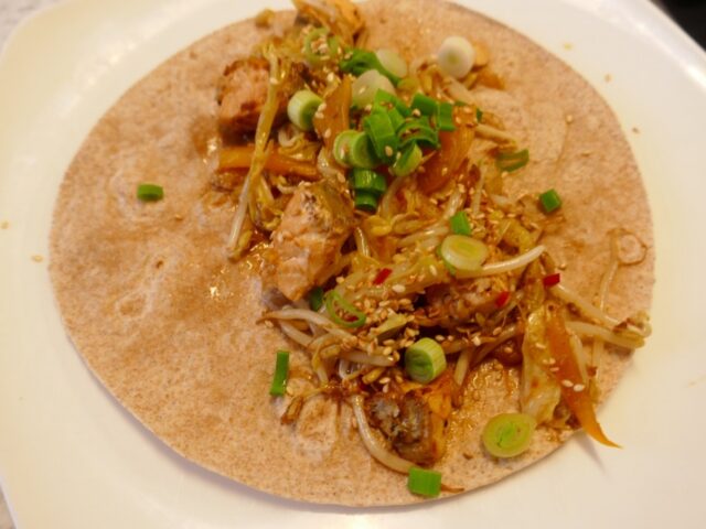 Wraps met zalm teriyaki