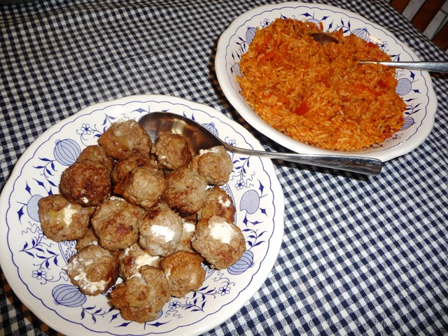 Griekse gehaktballetjes met feta vulling
