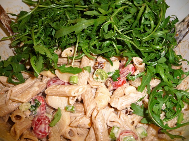 Pastasalade met asperges en gegrilde halloumi