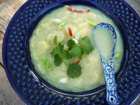 Thaise noedelsoep met asperges