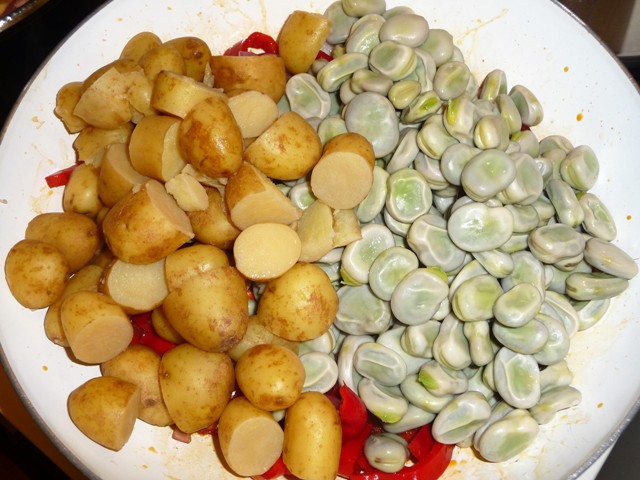 Spaanse wokschotel met tuinbonen