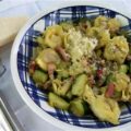 Pasta met spekjes, courgette en groene pesto