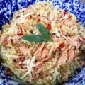 Risotto met (warm)gerookte zalm, prei, puntpaprika en tomaatjes