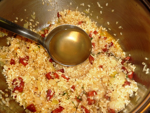 Risotto met erwtjes, chorizo en coquilles