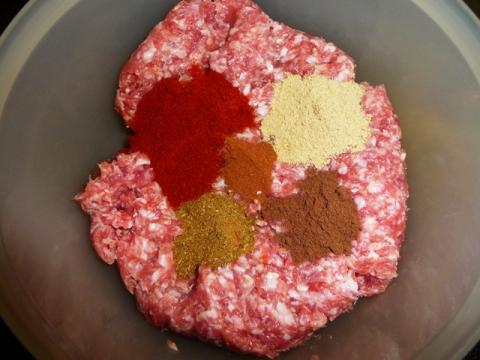 Kruidige gehaktballetjes in tomatensaus (glutenvrij)