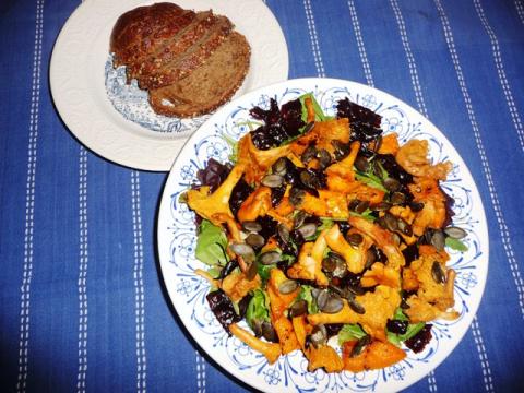 Salade met cantharellen en geroosterde pompoen