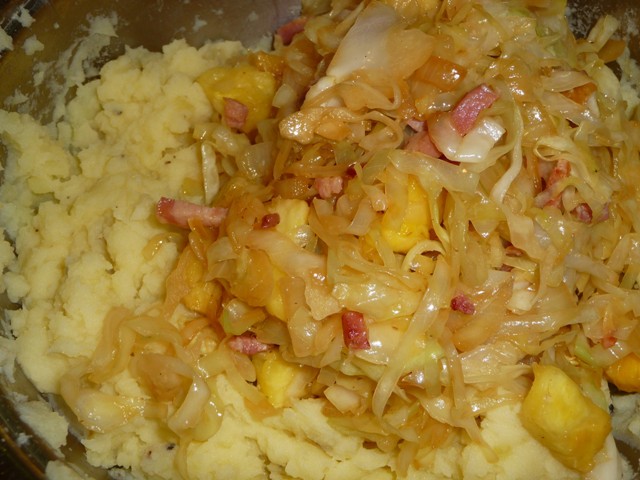 Stamppot met spitskool en ananas