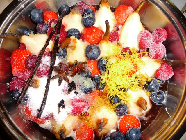 Stoofpeertjes met fruitbier en rood fruit