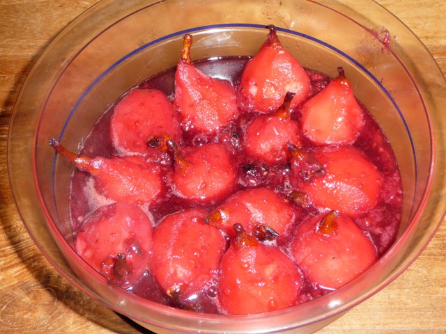 Stoofpeertjes met fruitbier en rood fruit