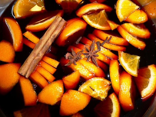 Stoofpeertjes met glühwein en sinaasappel