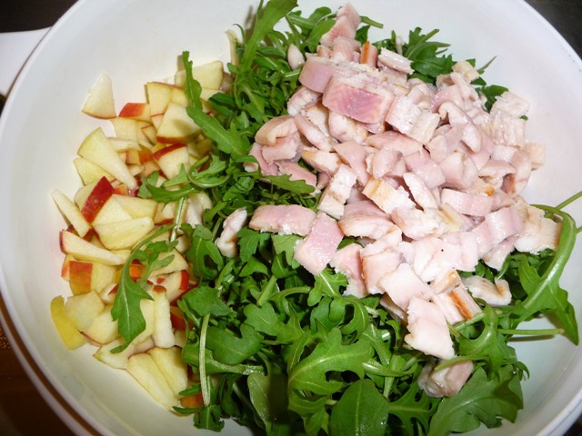 Gerookte paling met rucola, appel en zure room