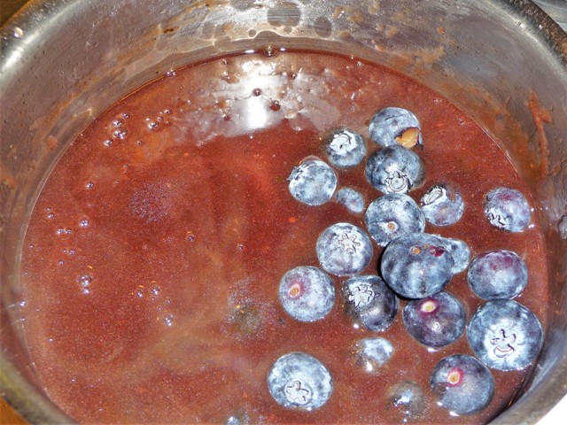 Reebout met blauwe bessensaus