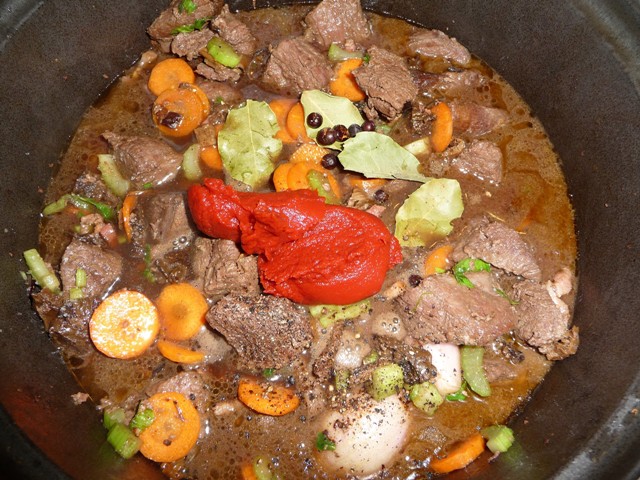 Stoofpot van gemengd wild